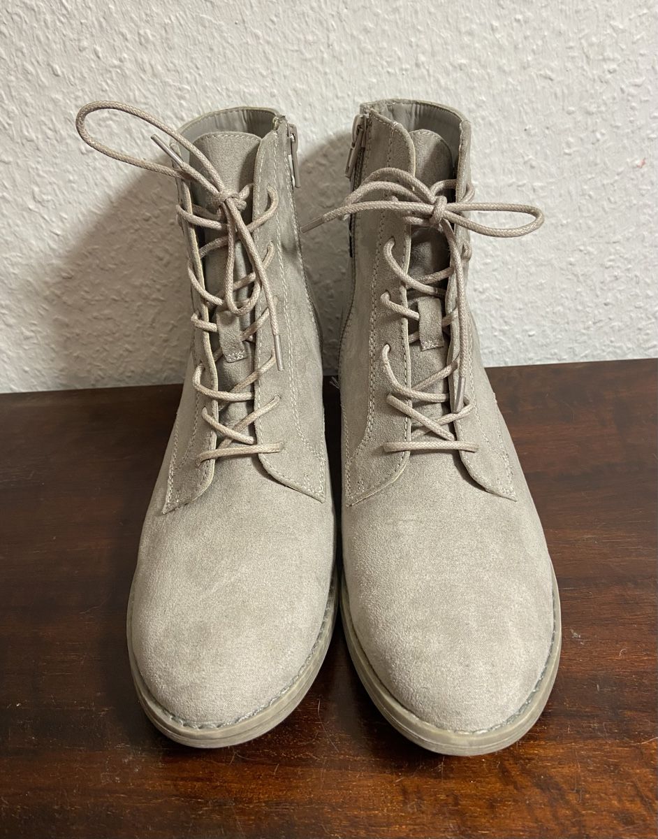 Graceland Scarpe da donna: Stiefeletten Boots mit Perlennieten Gr. 38 hellgrau – Usato da Fislisbach venduto da KolibriSecondhand 9