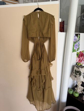 ASOS DESIGN Kleid senfgelb Grösse 36 mit Rüschen und Cut-out
