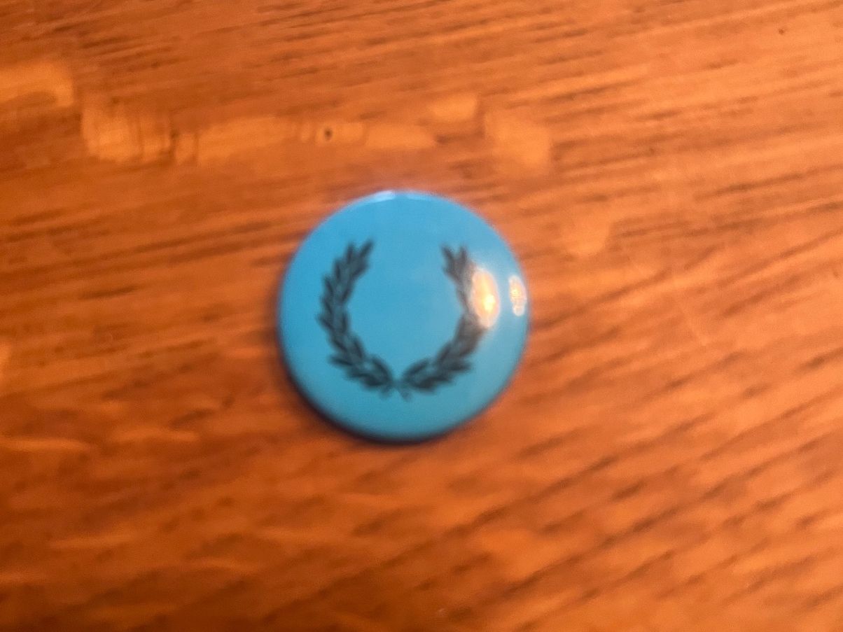 Plaquettes & Badges: *Fred Perry Button* – D'occasion à Seuzach par Black_sheep