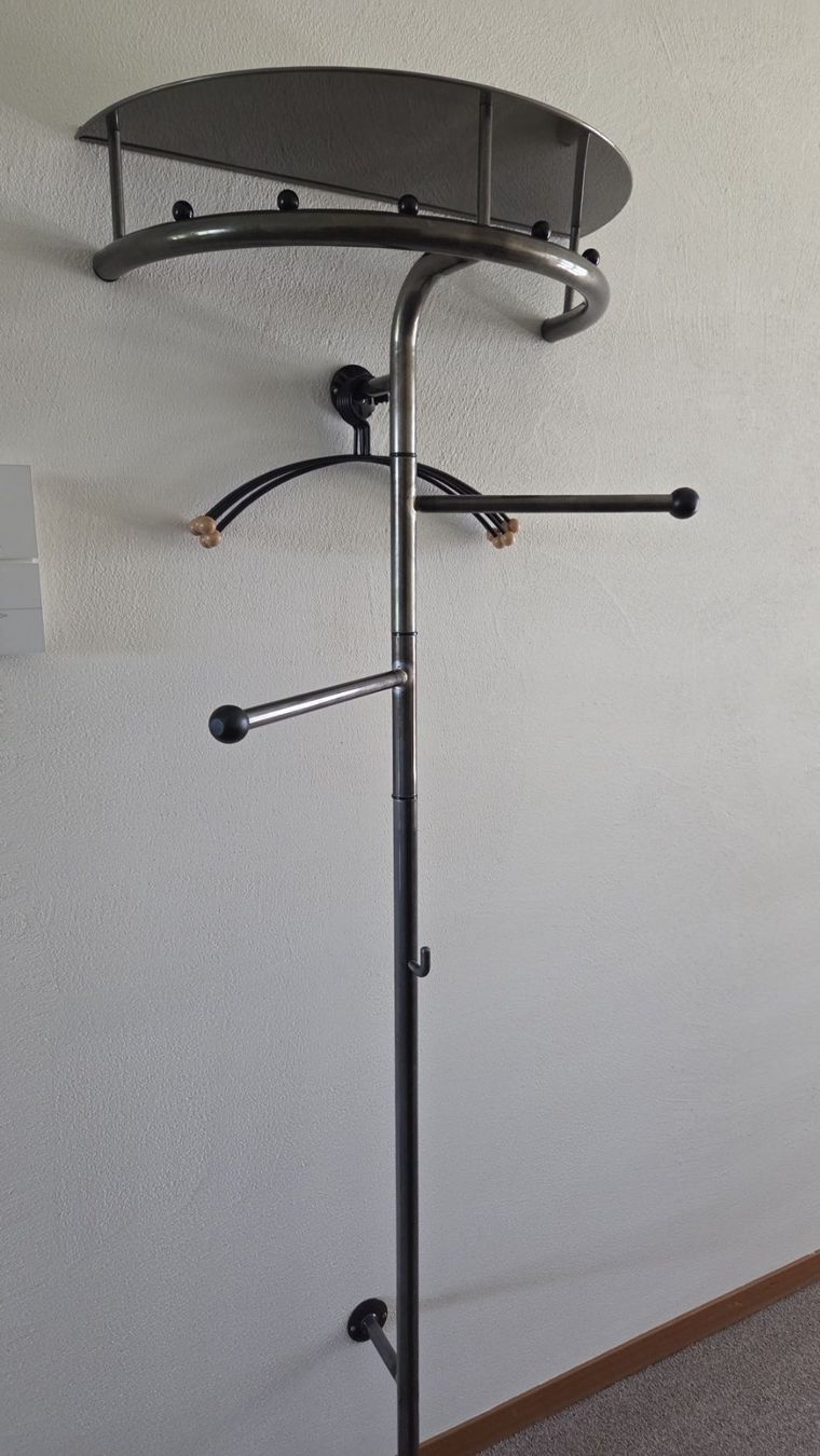 Garderobe: Metal Garderobe – Gebraucht aus Niederglatt ZH von Skinyo
