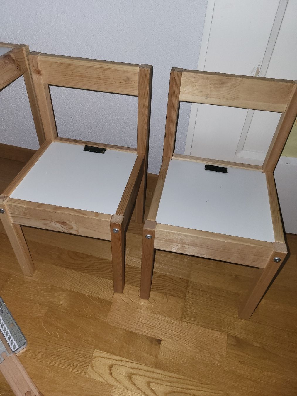 Ikea Set de table et chaises: Kindertisch mit 2 Stühlen (IKEA) – Neuf (Voir description) à Biel/Bienne par Aare5 4
