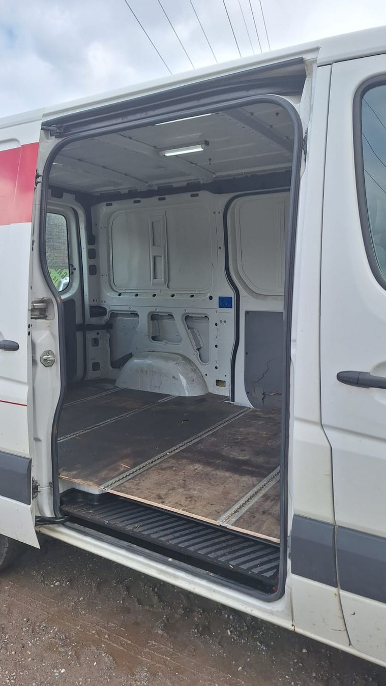 VW Veicoli commerciali: Lieferwagen Weiss mit 3.5t Anhängelast – Usato da Murzelen venduto da gutknecht81 7