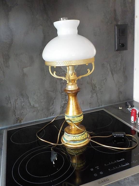 Lampen: Tischlampe antik – Gebraucht aus Montlingen von Tasti