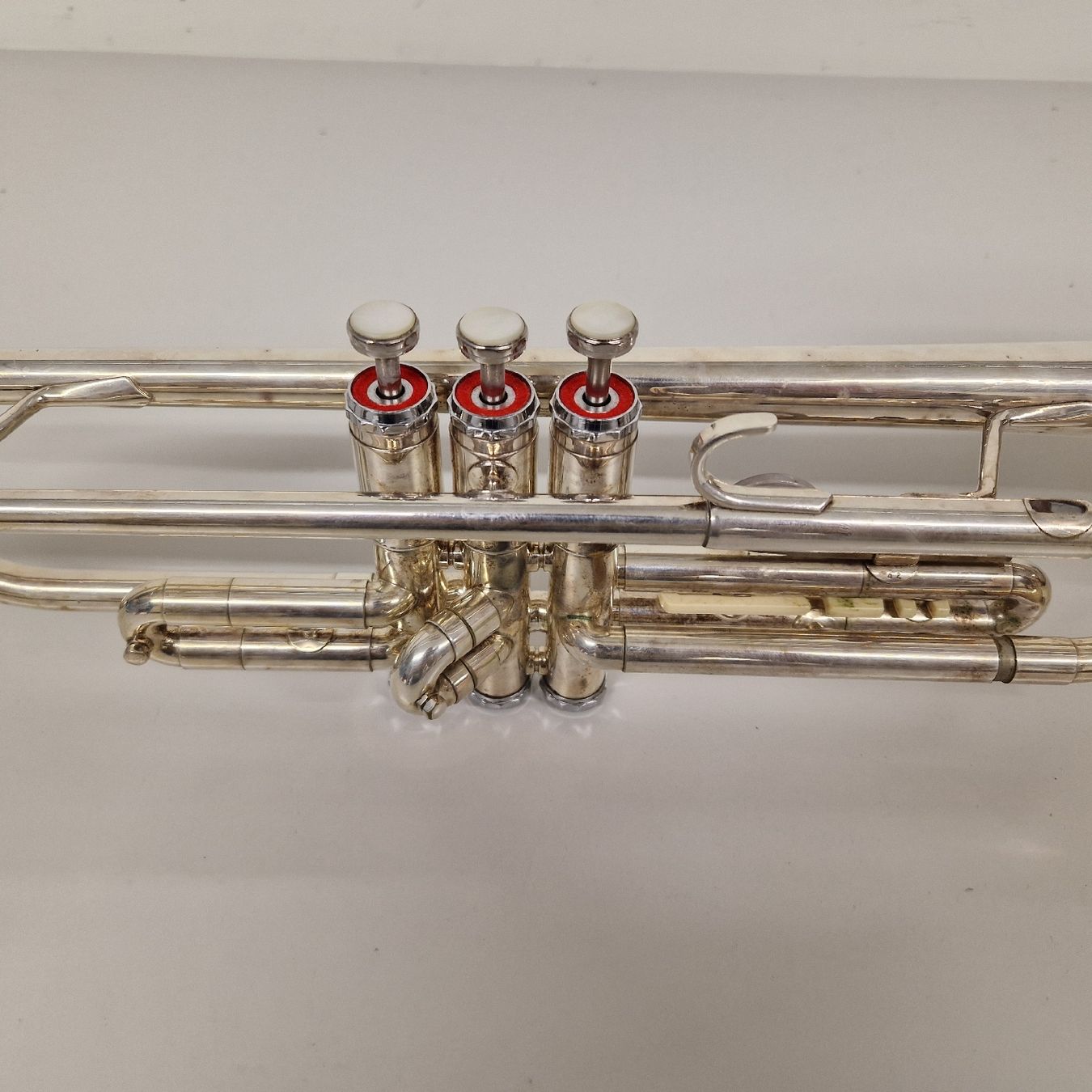 Strumenti musicali: Getzen Eterna Trompete Bb Silber mit Gebrauchsspuren – Usato da Bern venduto da latrouvaillebern 1