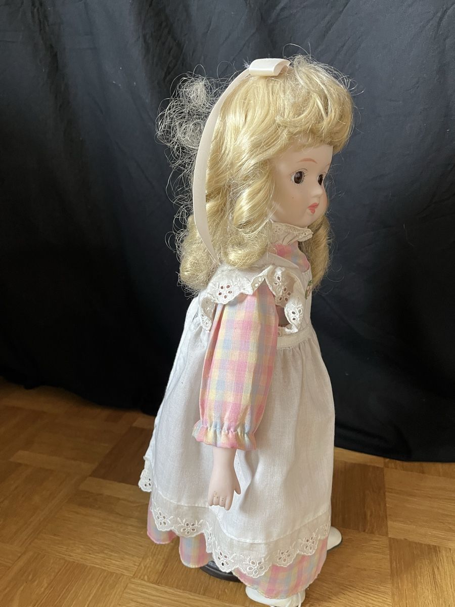 Bambole: Keramikpuppe mit blonden Locken, ca. 45 cm – Nuovo (secondo la descrizione) da Ehrendingen venduto da urscurs 6