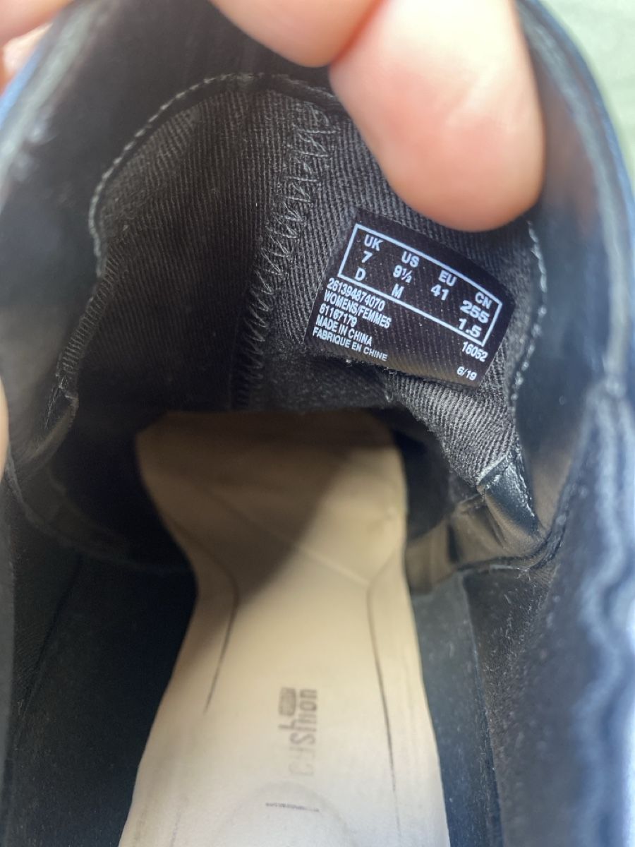 Clarks Scarpe da donna: Schwarze Clarks Leder Stiefeletten Gr. 40, elegant – Usato da Dübendorf venduto da feusiedi 2