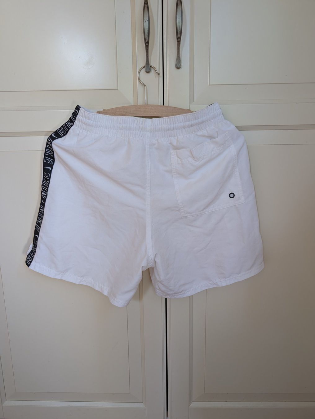 Nike Pantaloni: Kurze Hose Nike – Usato da Bärschwil venduto da sch_p7g7 1