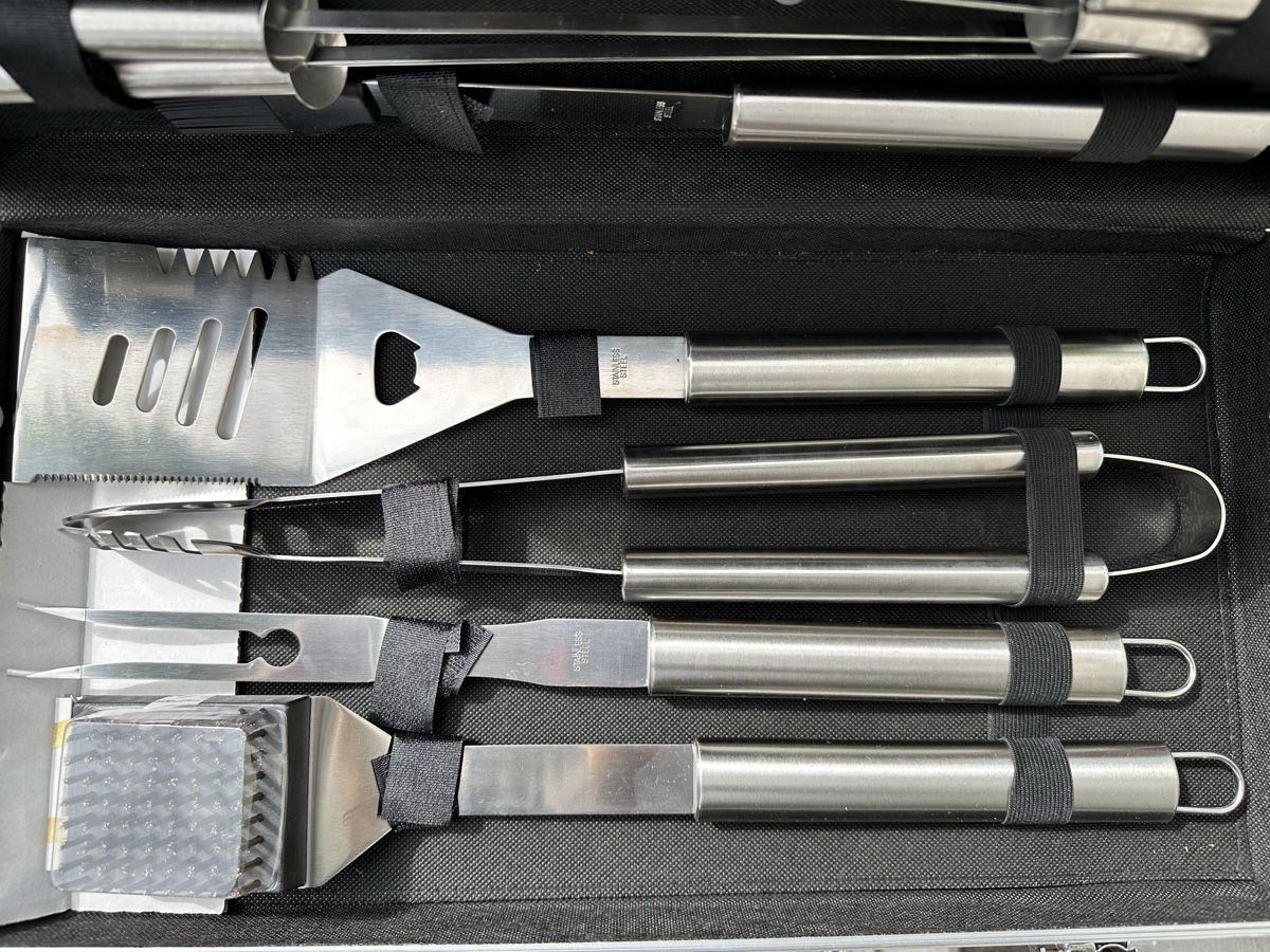 Coltelli: Grillwerkzeugskiste – Nuovo e nell'imballaggio originale da Zug venduto da User.1211 2