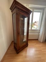 Vitrinenmoebel Tricoire Holz mit  Glastüren schmal guter Zus
