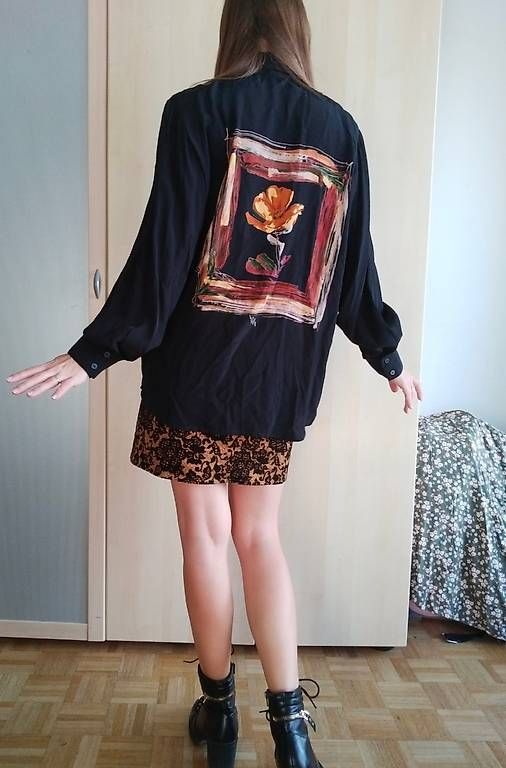 Camicette: Wunderschönes schwarzes Hemd mit auffälligem Print – Usato da Mägenwil venduto da VintageGirly