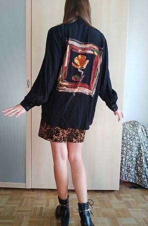 Wunderschönes schwarzes Hemd mit auffälligem Print