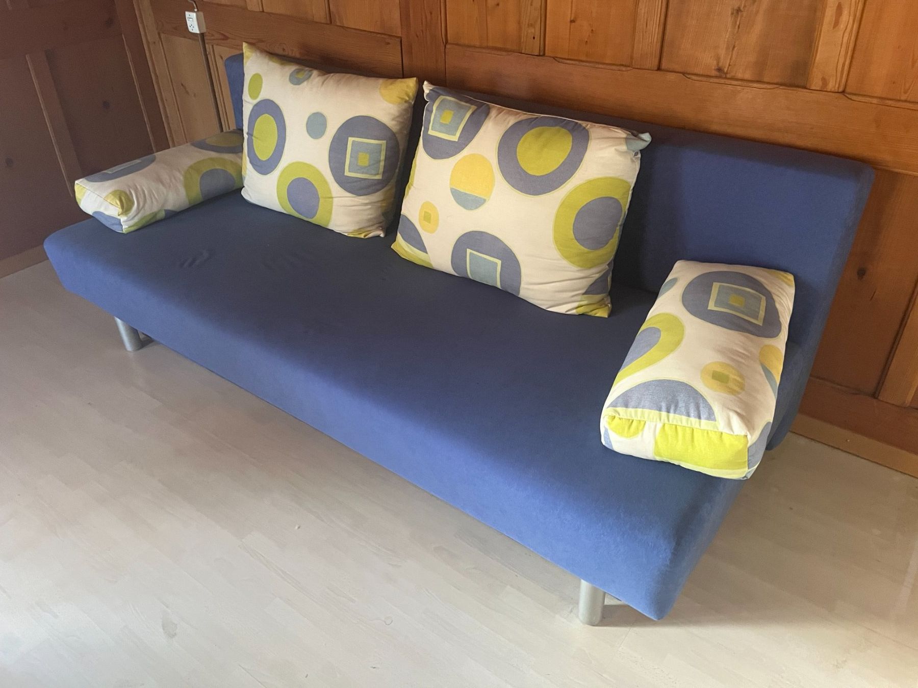 Sofas: Sofa / Bettsofa mit Salontisch – D'occasion à Gurmels par gosteli71 4