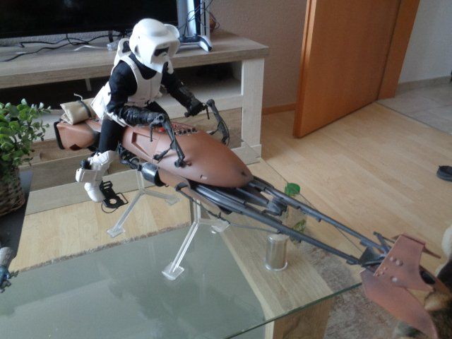 Star Wars Statuette: Star Wars Hasbro Scout mit Bike – Usato da sargans venduto da Angamar