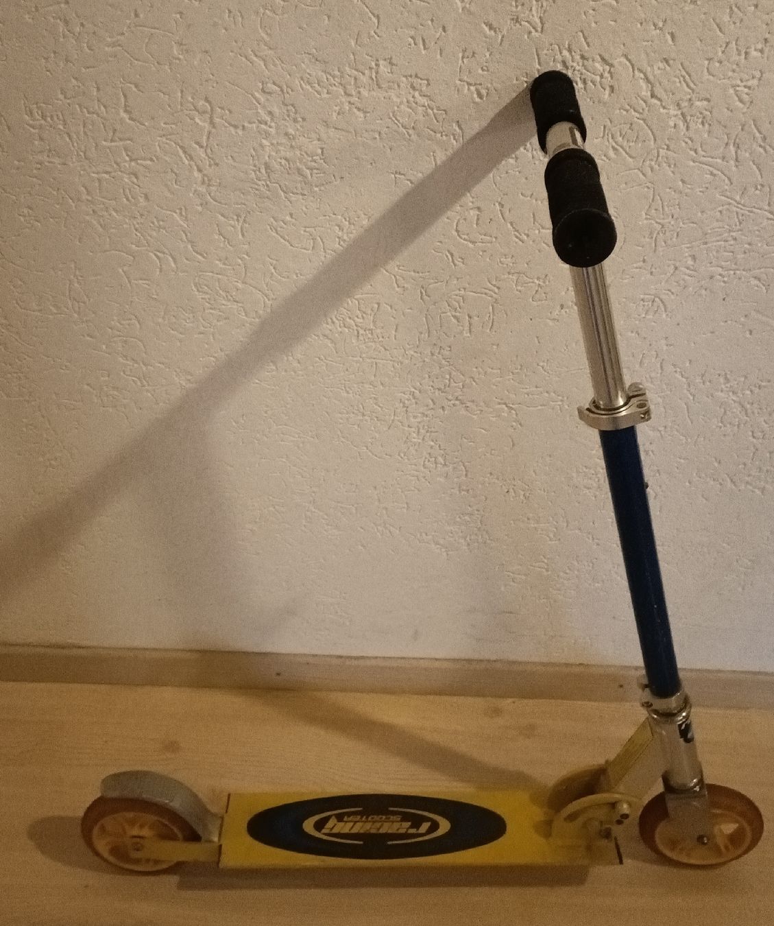 Véhicules pour enfants: Trottinette  – D'occasion à Glovelier par rus_jk5v 1