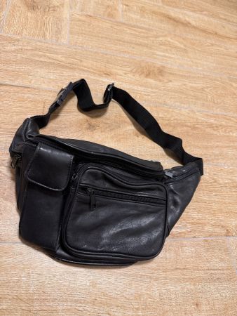 Bauchtasche Leder Schwarz mit mehreren Fächern