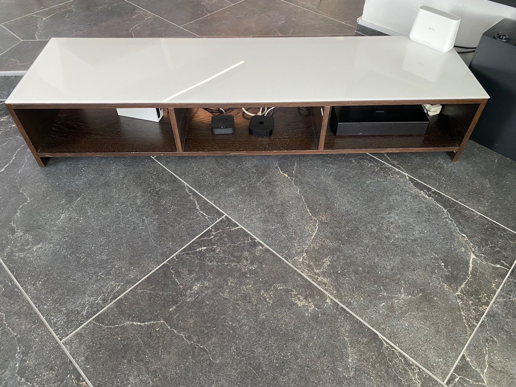 Mobili TV: Lowboard / TV-Möbel aus Holz, Glasabdeckung – Usato da Speicherschwendi venduto da ChHW 3