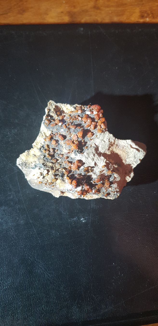 Minerali & Pietre curative: Vanadinit – Usato da Jona venduto da Glareola