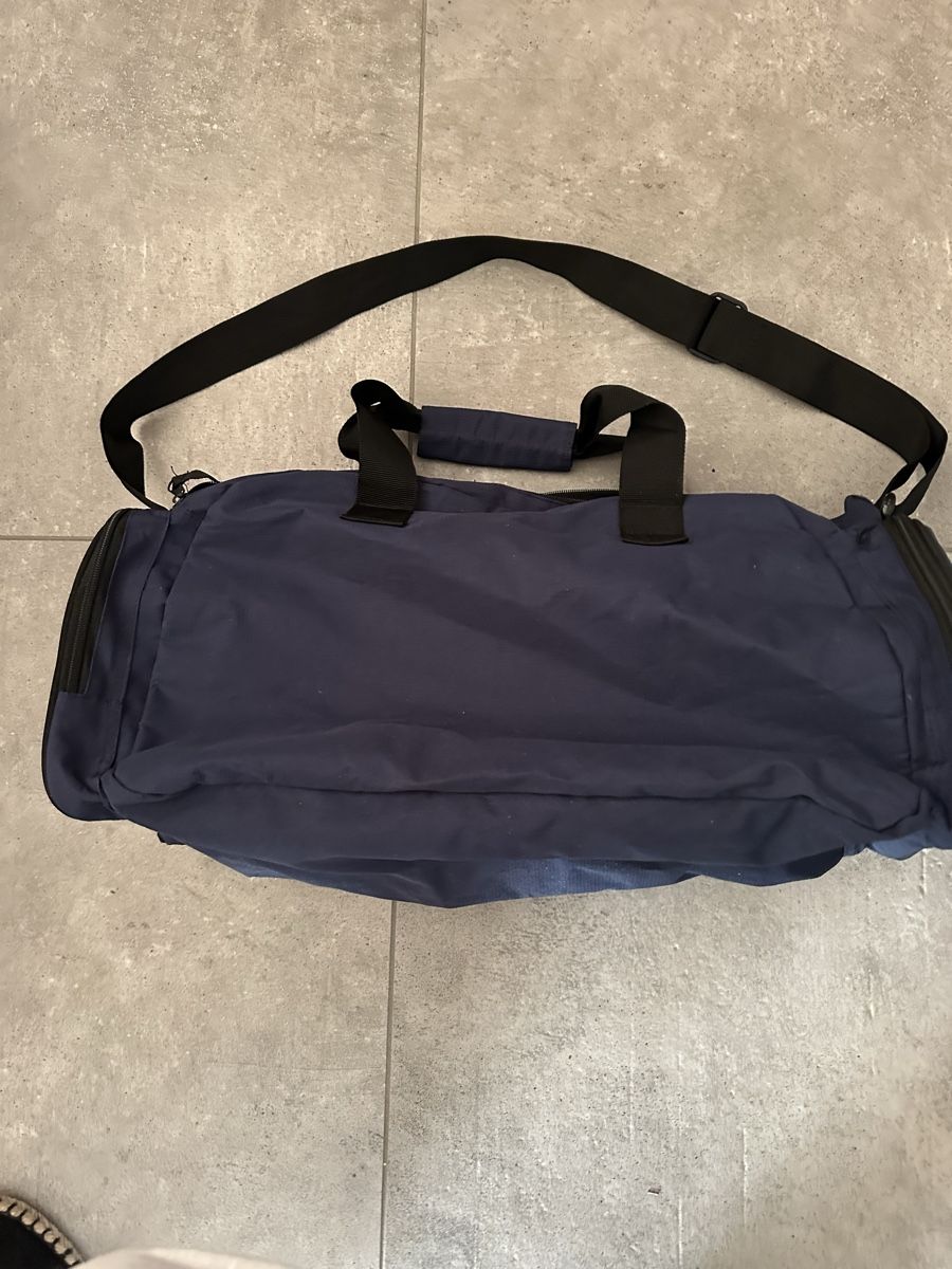 Borse: Borsa sportiva Levi's blu/rossa – Usato da Losone venduto da niv_8vwx 3