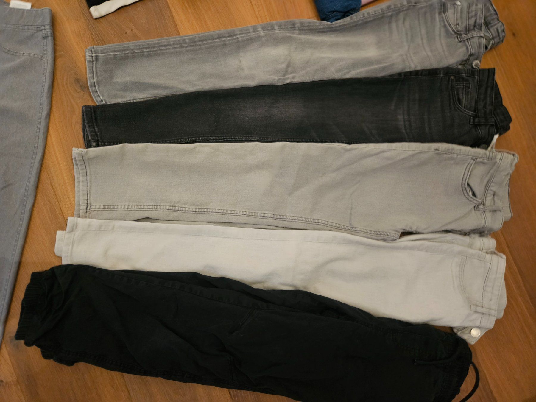 Lotti & Set di vestiti: Set mit Jeans, Pullover Gr.146 – Nuovo (secondo la descrizione) da Wangen ZH venduto da tulipe55 2