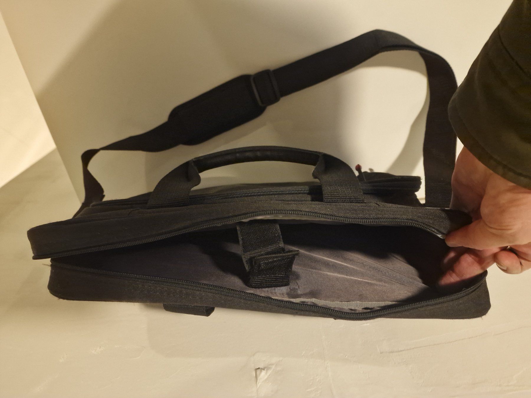 Borse: Schwarze Laptoptasche / Notebooktasche - Top Zustand! – Usato da Zürich venduto da 4kids 3