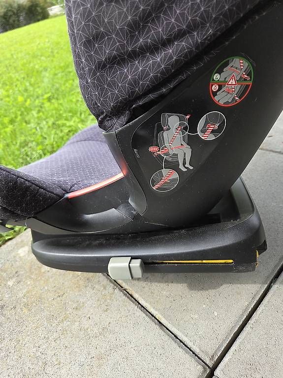 Seggiolini per auto: Maxi Cosi Rodifix Uni – Usato da Bülach venduto da Boubbleziss 1