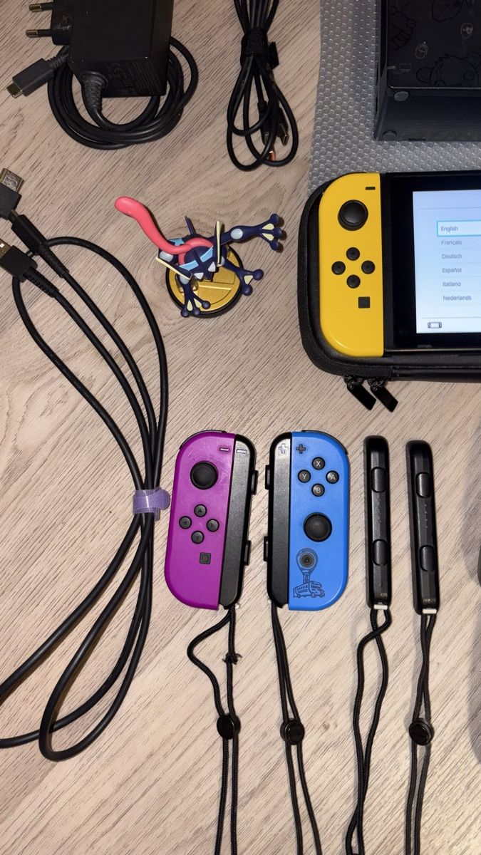 Nintendo Konsolen: Nintendo Switch Set + 2 Pro Controller & div. Zubehör – Gebraucht aus Zwingen von imh_bl67 2