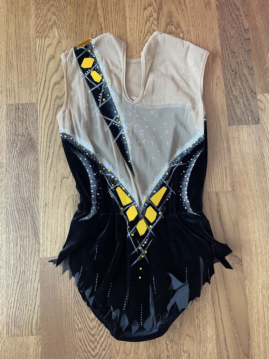 Costumi: Leopard Sport Gymnastik – Usato da Ebikon venduto da nat_jzh5 1