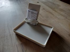 Ablagefläche und kontaktloses Laden eines Mobilgeräts 10W