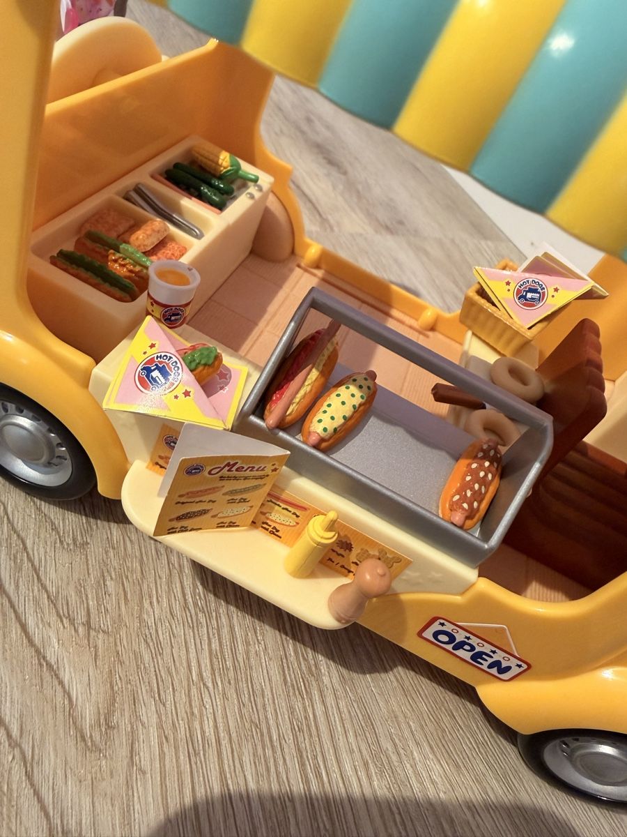 Sylvanian families Giocattoli: Sylvanian Hot-Dog Van und Candy Stand – Usato da Winterberg ZH venduto da mischi29 2