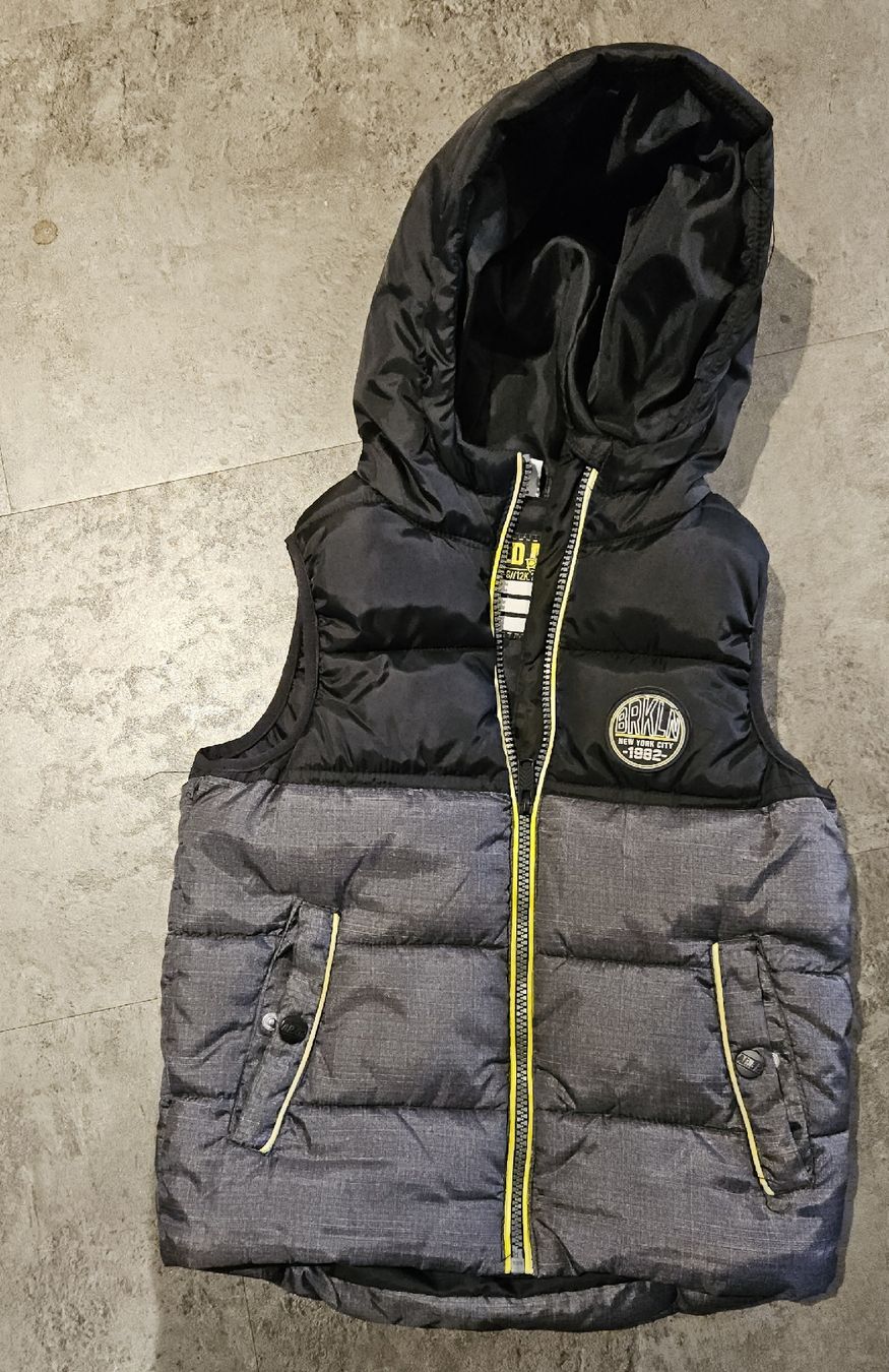 Autres vêtements garçon: Gilet Gr. 128 – D'occasion à Schönholzerswilen par rs__6htq