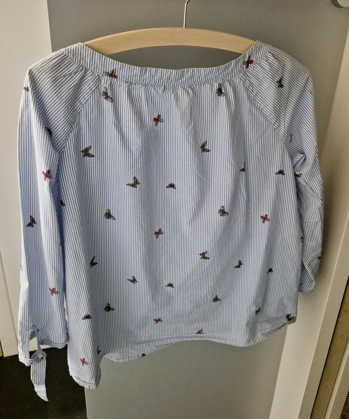 Camicette: Bluse mit Schmetterlingen Grösse 38 – Usato da St. Gallen venduto da Amelie_73 3