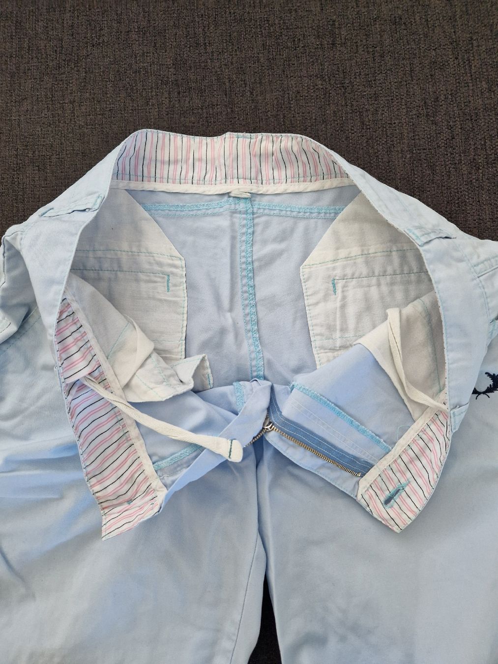 Fred Perry Pantaloni: Fred Perry Shorts hellblau Gr S/M Sommerlich – Usato da Vogelsang AG venduto da villa9 4