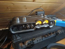 Interface audio Line 6 UX2 avec câble USB