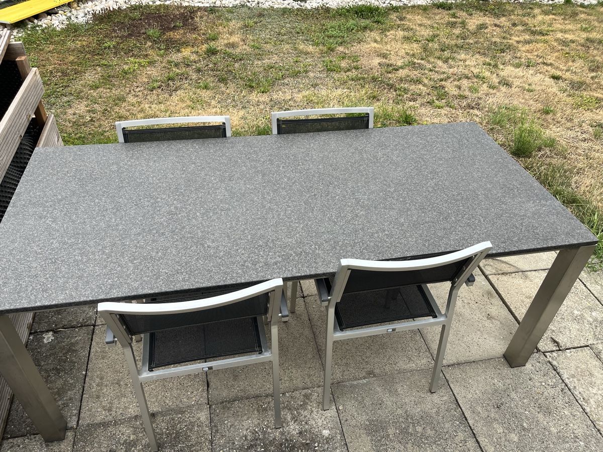 Tables: Gartentisch mit Steinplatte inkl. 4 Stühle  – D'occasion à Oberbuchsiten par ChiquitaLady 1