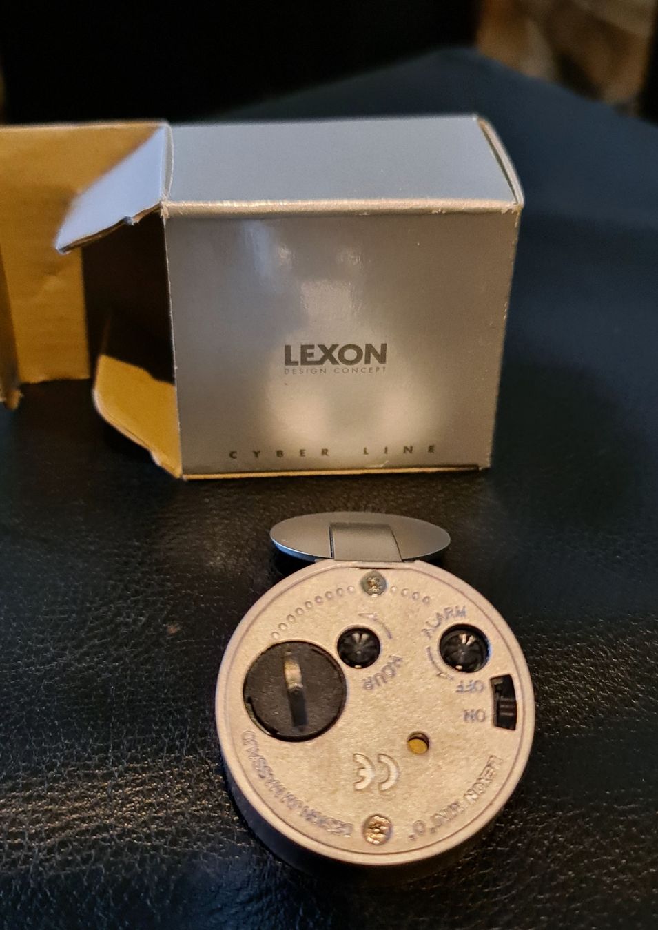 Lexon Sveglie: Lexon Cyber Line Design Konzept Analoger Wecker Silber – Nuovo e nell'imballaggio originale da Zürich venduto da prontoxxx 3
