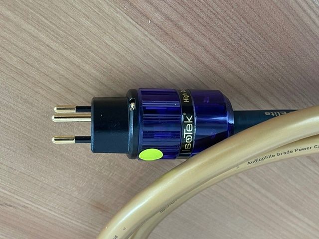 Isotek Kabel: HIGH-END ISOTEK EVO3 ELITE - NETZKABEL - 200 CM - CH-STECKER – Gebraucht aus Fahrwangen von Swirl2 2