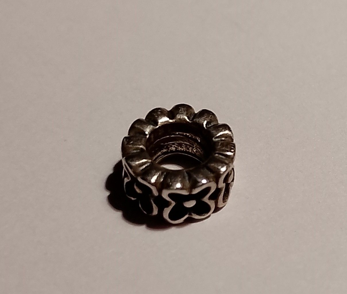 Pandora Anhänger: Pandora Spacer Charm Blumen  – Gebraucht aus Therwil von col_m6rx
