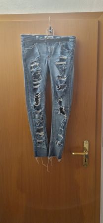Stretch Jeans mit Löchern