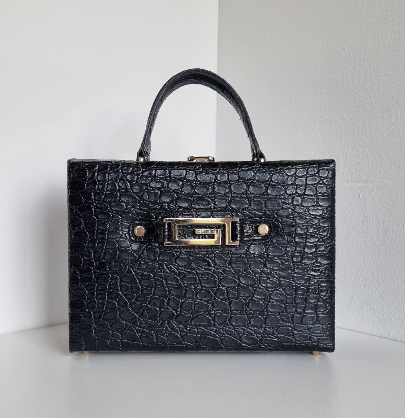 Guess Borse: Einzigartige Vintage GUESS Handtasche – Usato da Gontenschwil venduto da shop2hand