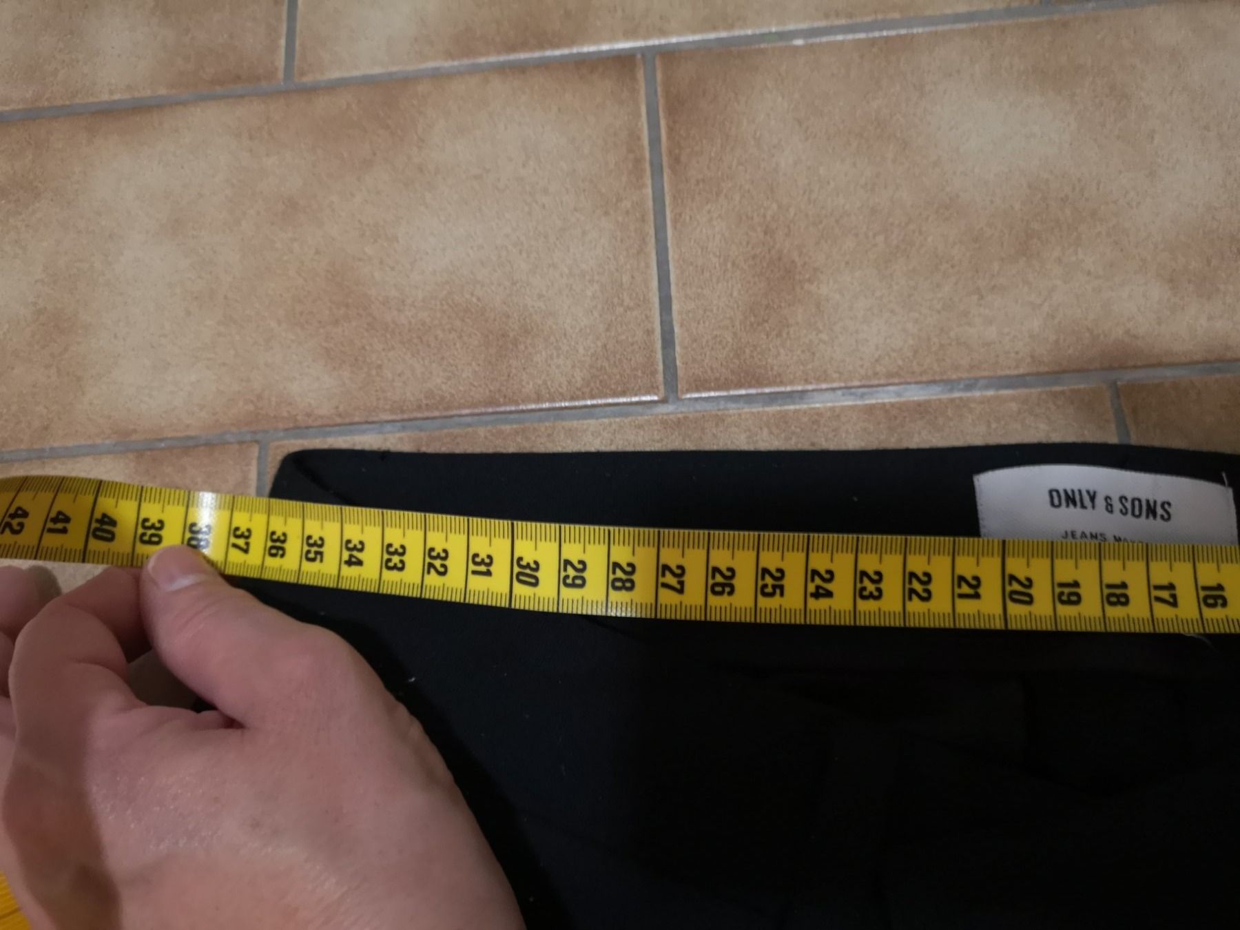Pantaloni: Pantalon noir – Usato da CORMINBOEUF venduto da savaja 5