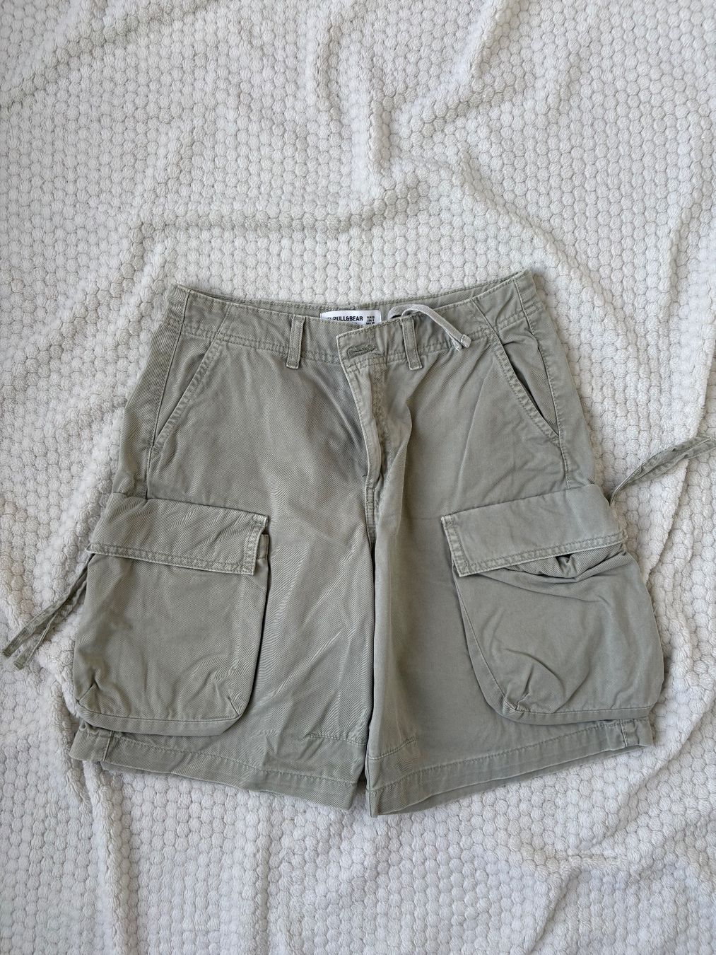 Pull&Bear Hosen: Short cargo kaki Pull&Bear – Gebraucht aus Sorens von ma.stlz