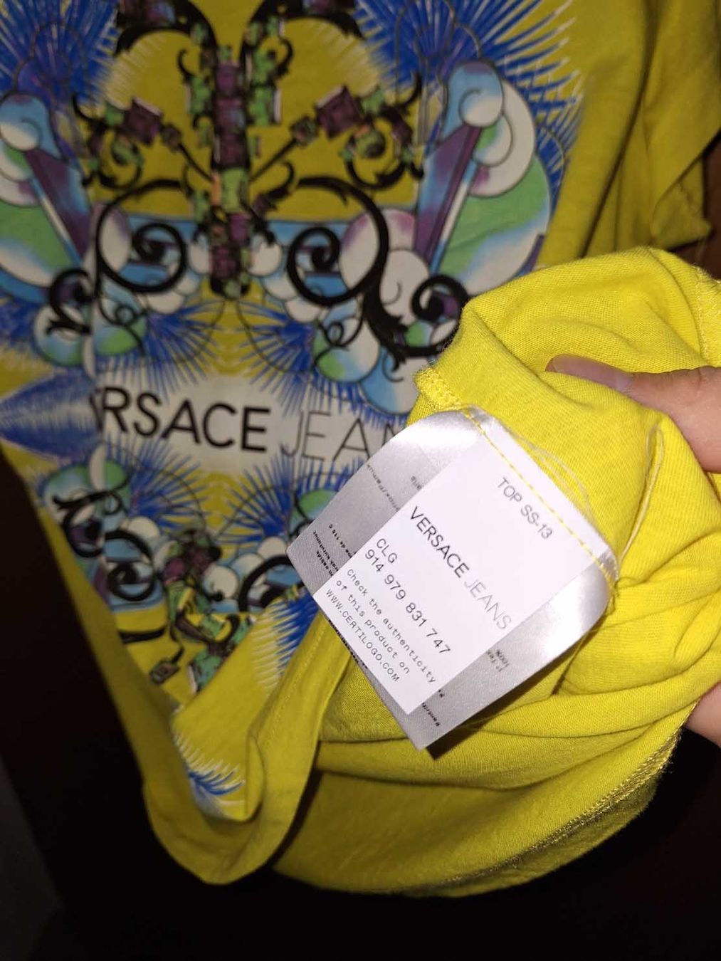 Versace T-shirt: Versace - T-Shirt gelb - S – Nuovo (secondo la descrizione) da Kaisten venduto da Simpsons4 1