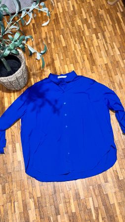 Chemise Bershka bleu royal – oversized tendance