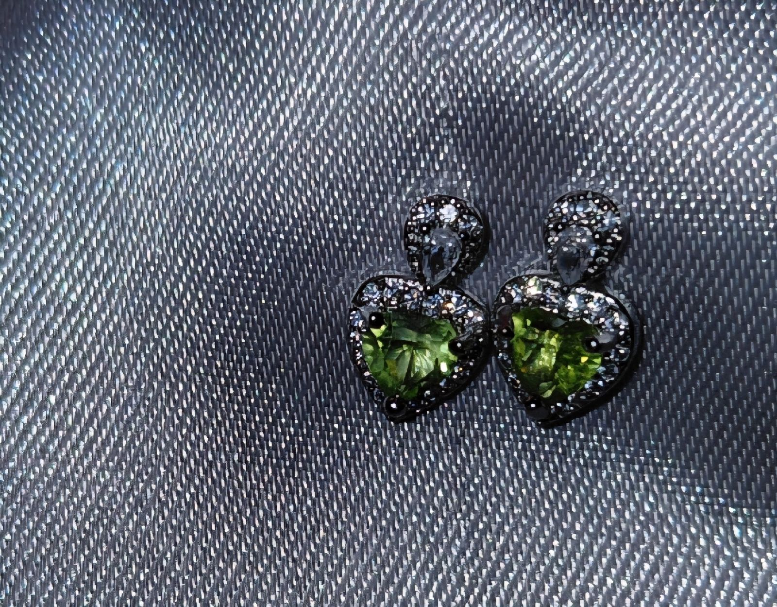 Ohrringe & -stecker: kleine peridot ohrringe – Gebraucht aus Egg b. Zürich von kak_f7xz