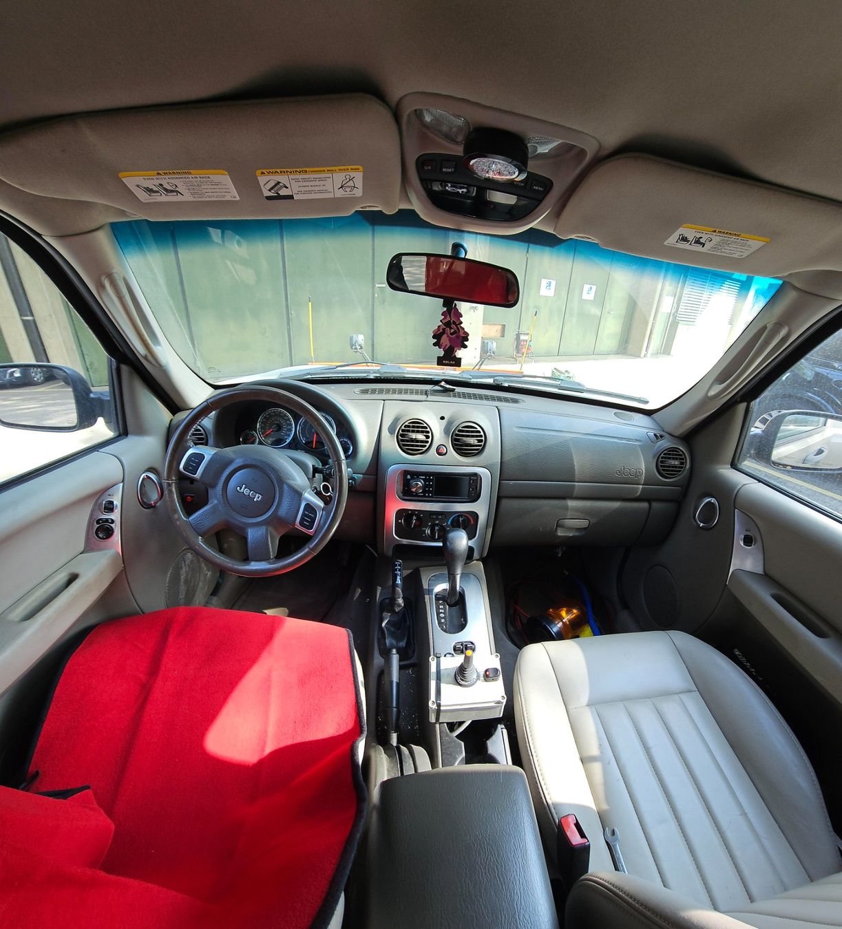 Sgombero neve: Jeep Cherokee 2.8 CRD mit Schneepflug – Usato da Staad SG venduto da Weizenahoi 3