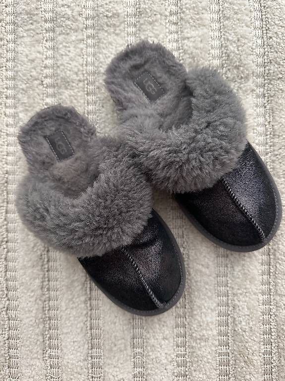 Scarpe da donna: UGG Hausschuhe Grösse 36 – Usato da Dörflingen venduto da Kendraa