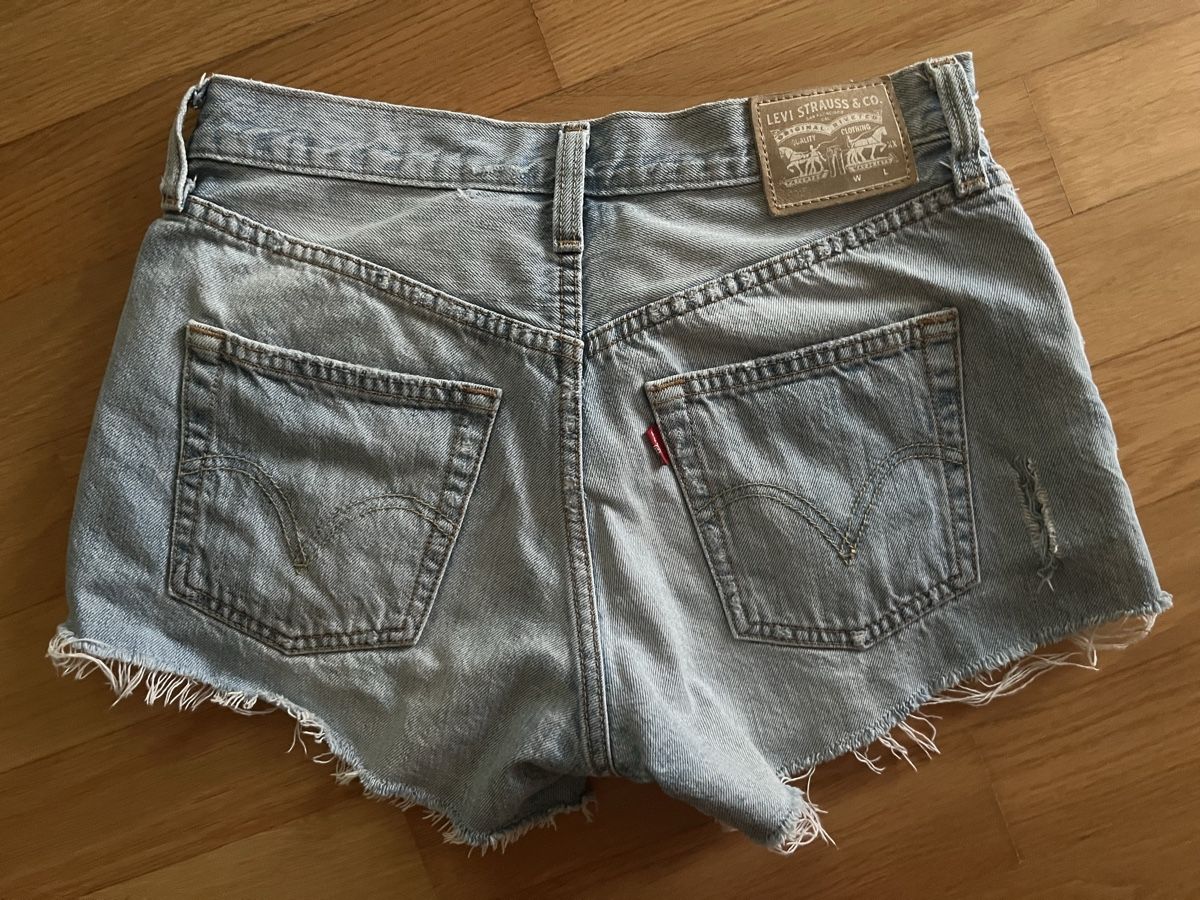 Levi's Pantalons: Levi's Shorts Grösse 27 – D'occasion à Frauenfeld par heyLani 1