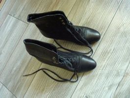 Chaussures pour femme, taille 37. D'occasion, en bon état.