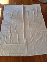 2 weisse Bettüberwürfe / Decken