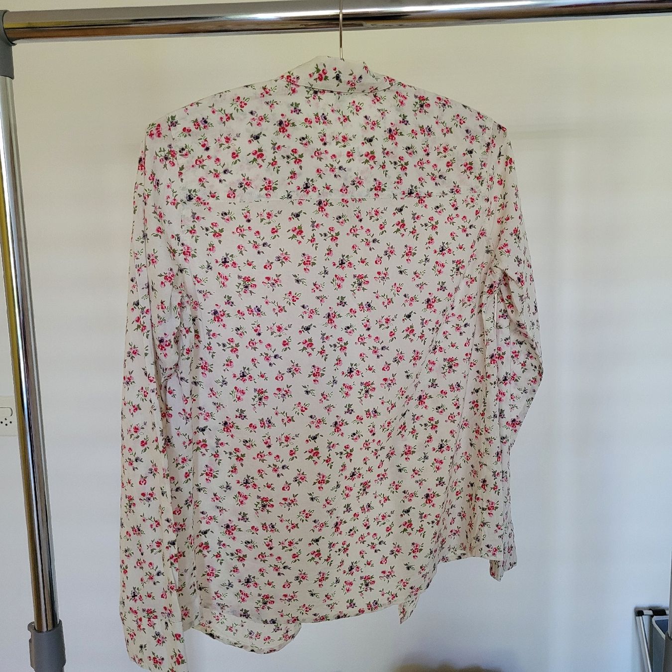 Benetton Camicette: Benetton Bluse weiss mit Blumenmuster – Nuovo (secondo la descrizione) da Dottikon venduto da sin_cmp8 2